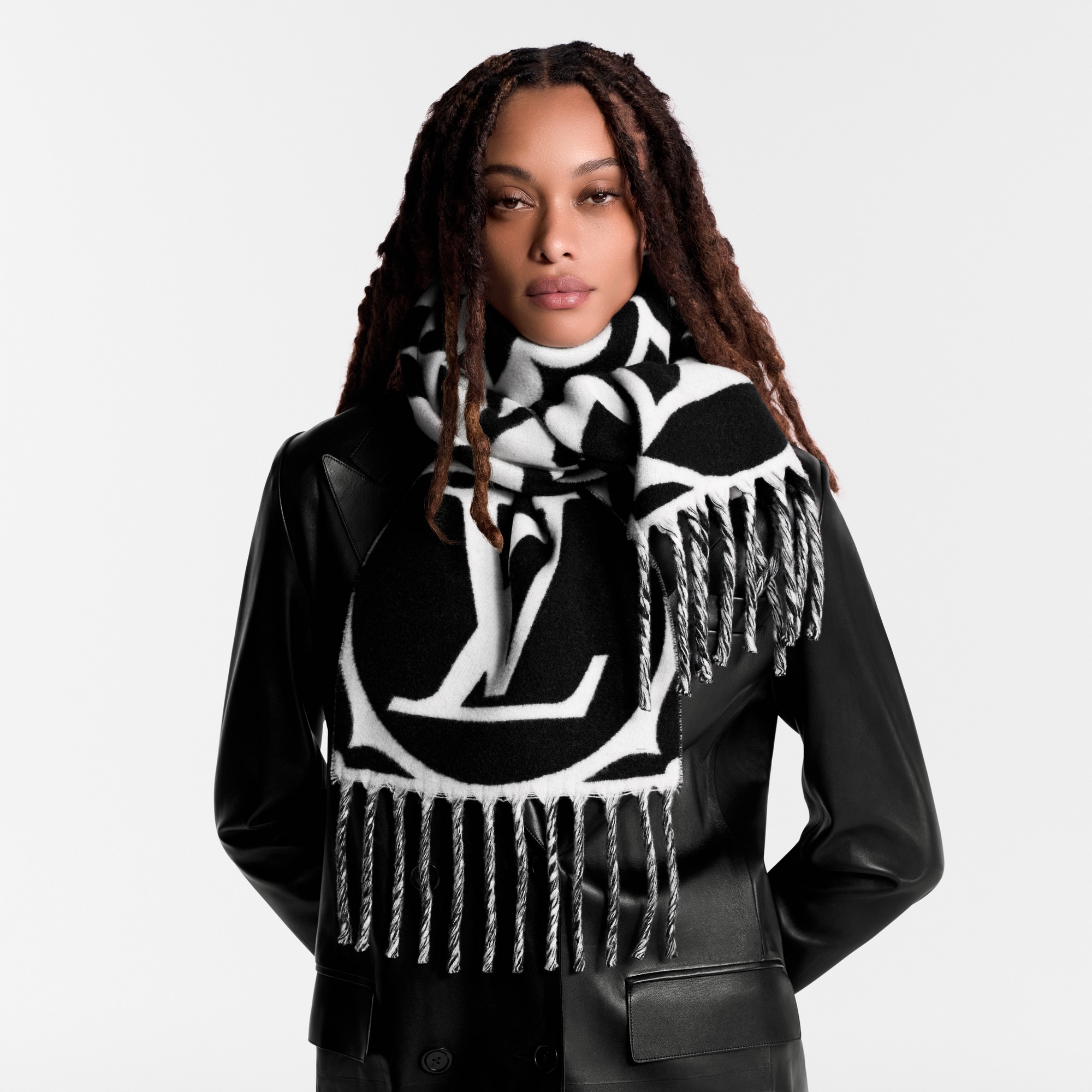 LV Medallion Scarf S00 - Accessories | LOUIS VUITTON
